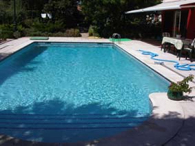 Poolen &auml;r ren och snygg igen!