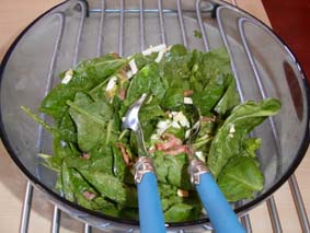 Sallad med f�rsk spenat, mums!