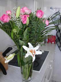 Fick blommor av maken p&aring; flygplatsen :)